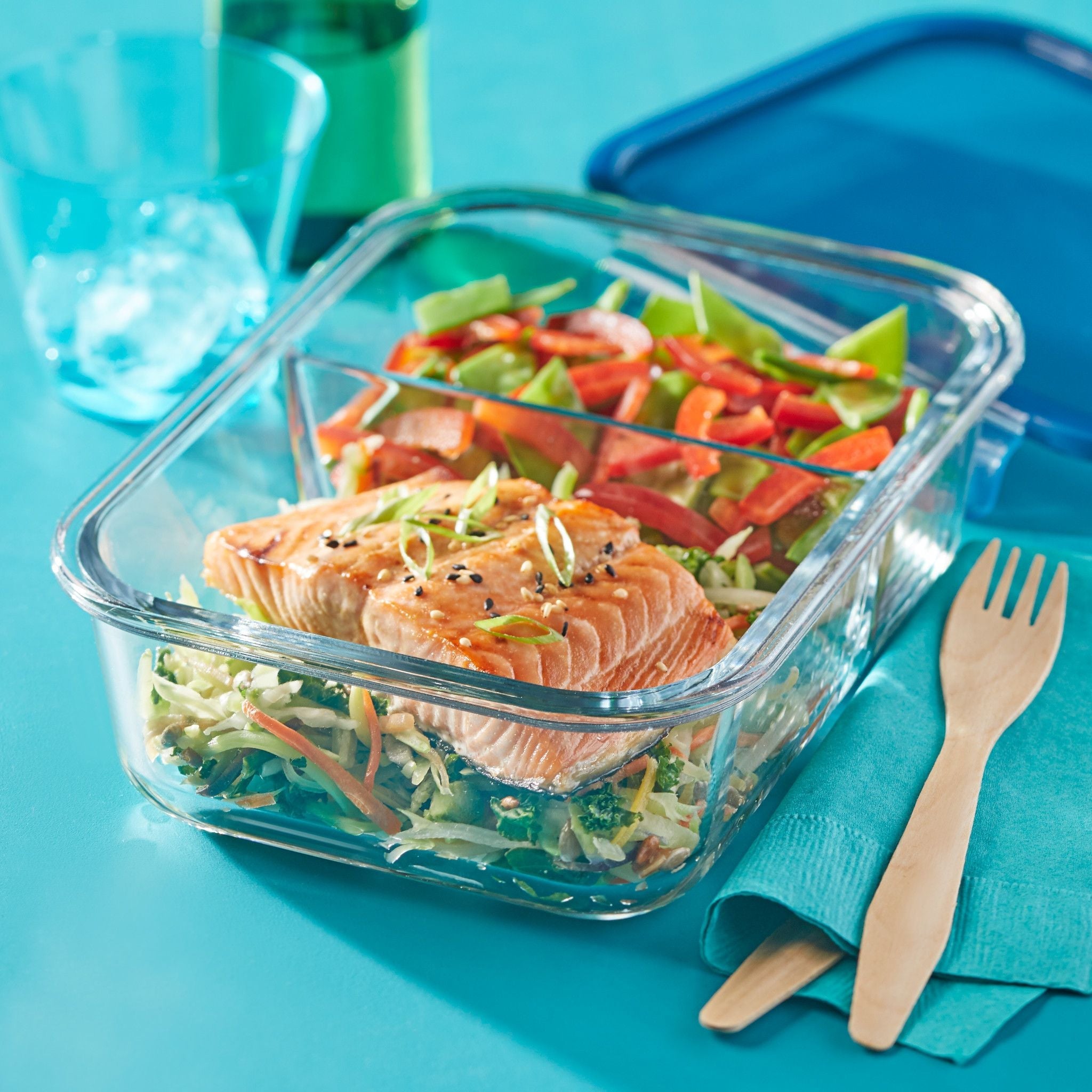 Pyrex® MealBox™ 5.8-cup Divided Glass Food Storage Container with Blue Lid - 图片 3