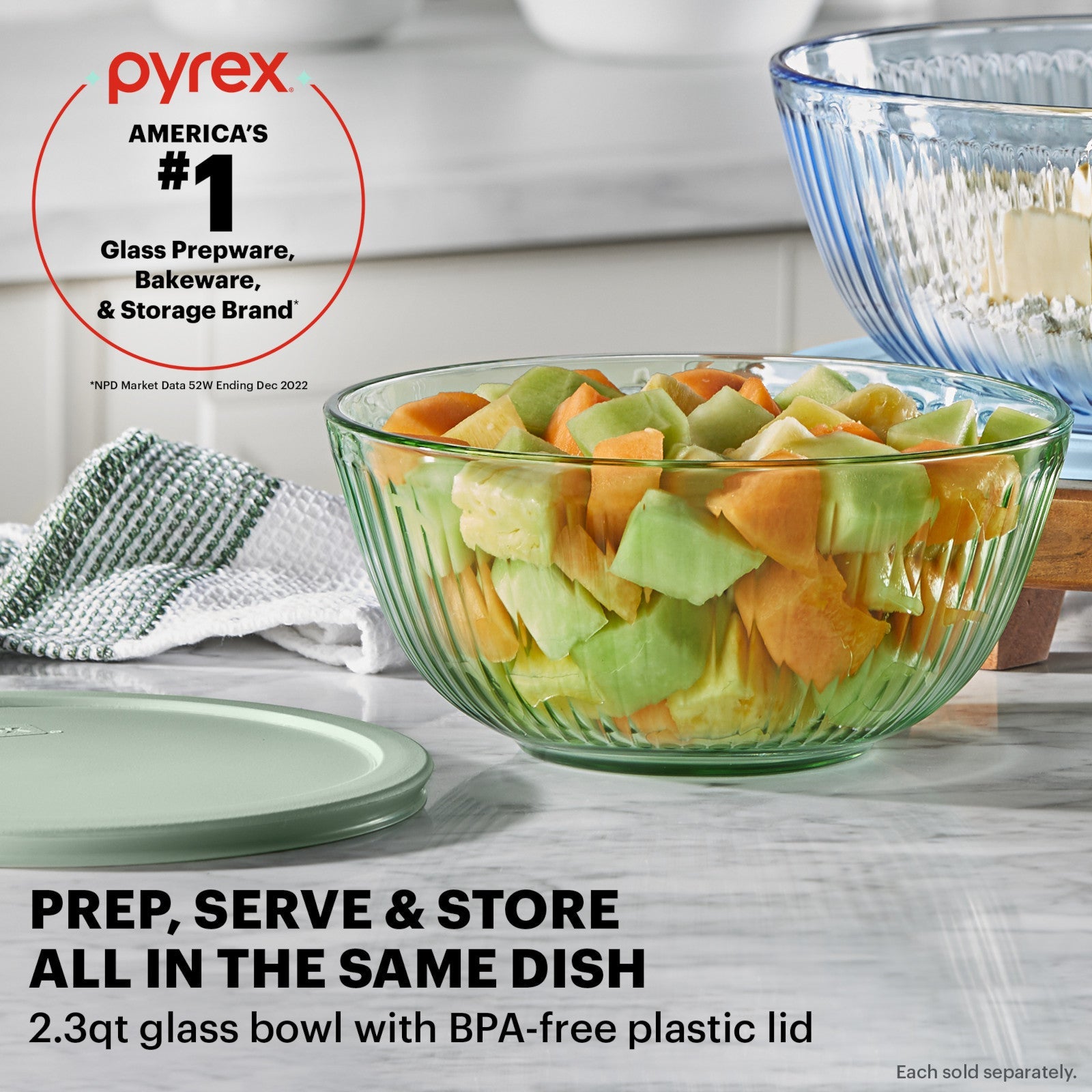 Pyrex® Colors Sculpted Tinted 2.3-quart Mixing Bowl with Lid, Green - 图片 2